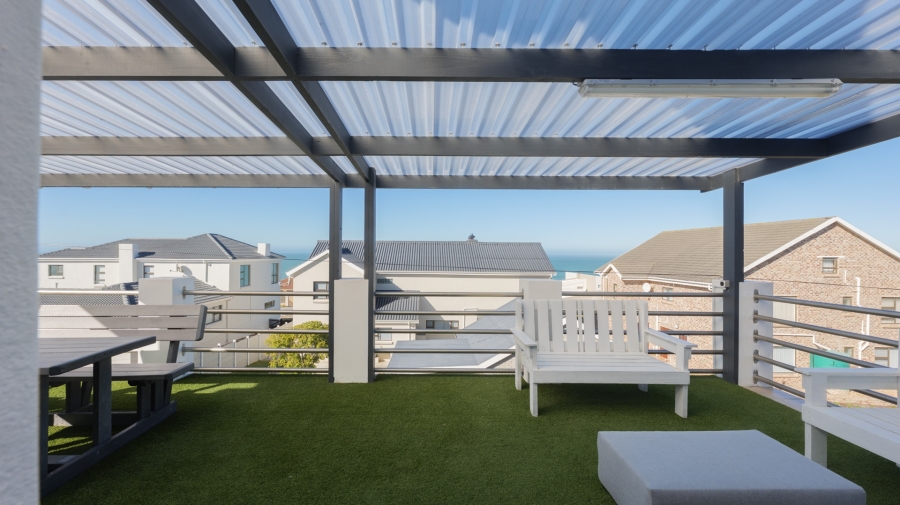 4 Bedroom Property for Sale in Oceanview Heights Western Cape